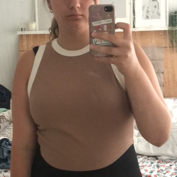 A pinkish tan crop top - Picture 2 of 2